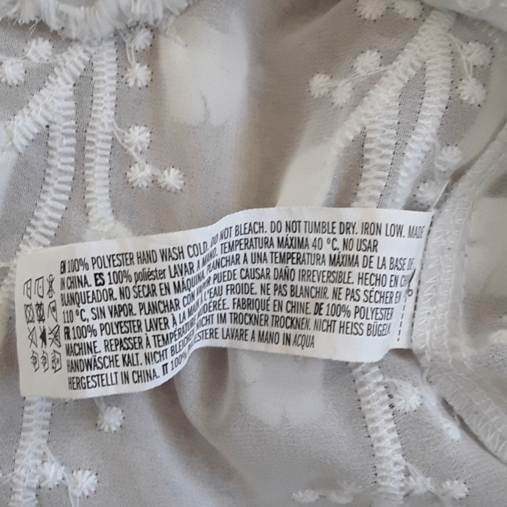 Beautiful white top size small - Picture 5 of 6